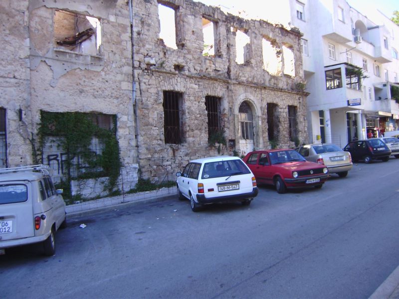 Mostar, Ruine in der Stadt
