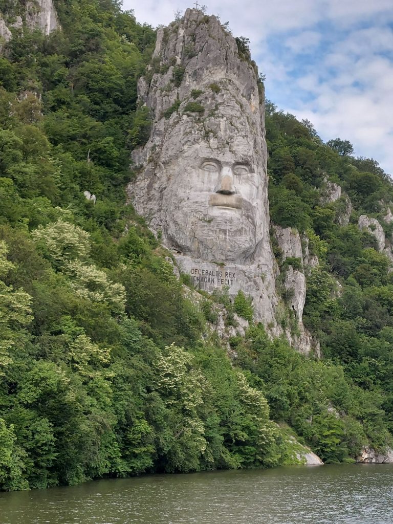Die 55m hohe Statue des Königs Decebalus in Rumänien ist Europas höchste Statue