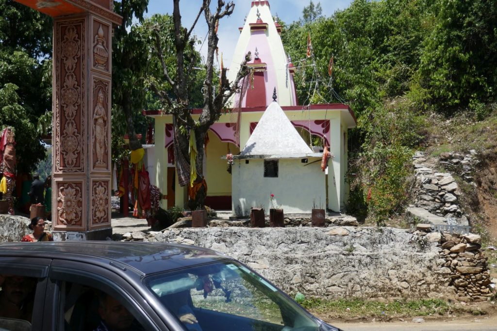 Tempel auf einer Passhöhe