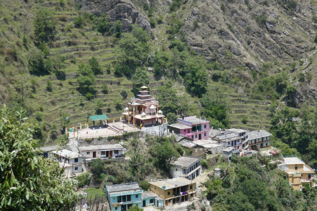 Blick auf ein Dorf in der Nähe von Tilwara