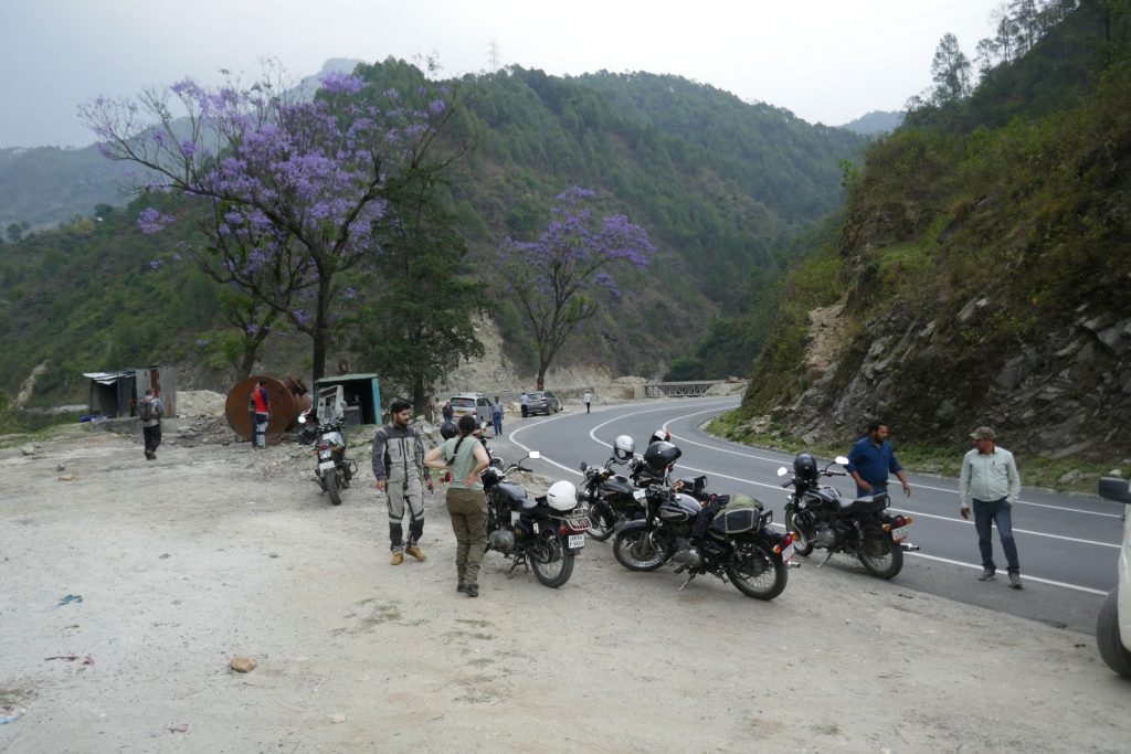 Uttarakhand - Pause am Straßenrand