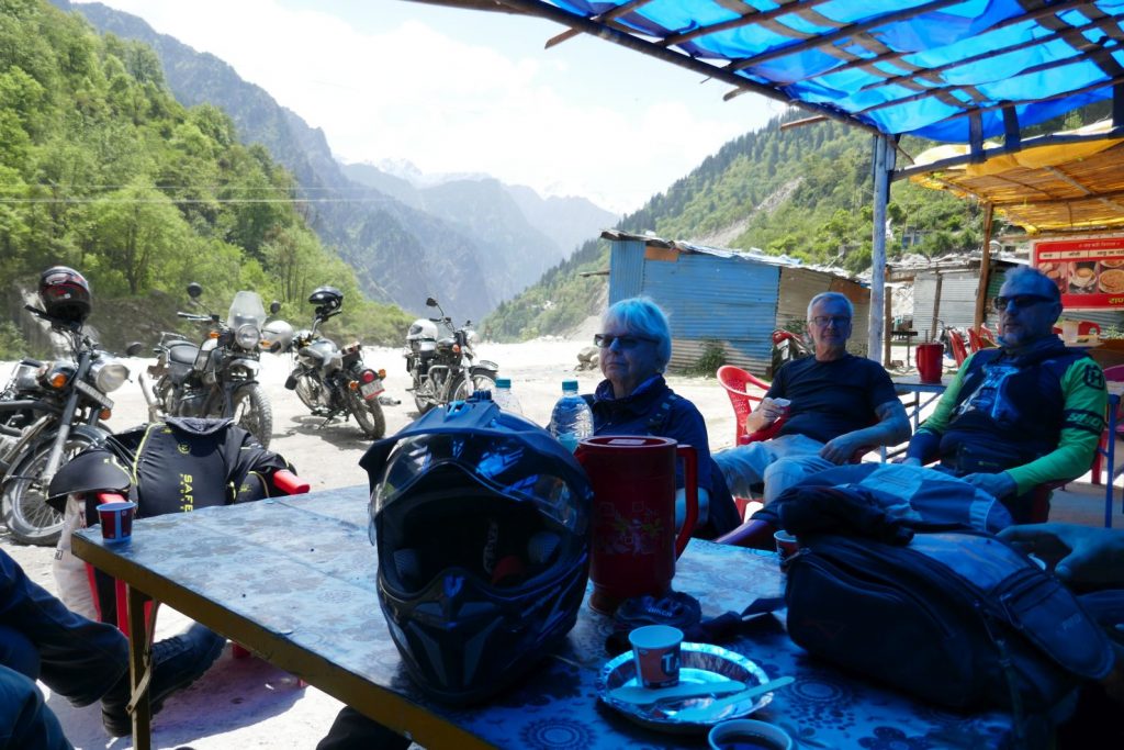 Uttarakhand - Rast an einem Straßenrestaurant