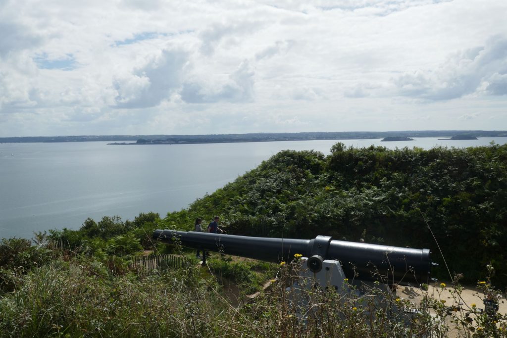 Bretagne: Kanone an der 'Goulet de Brest'